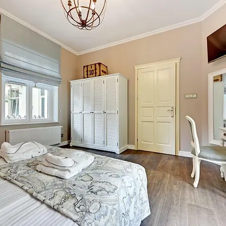 Lion Apartment *